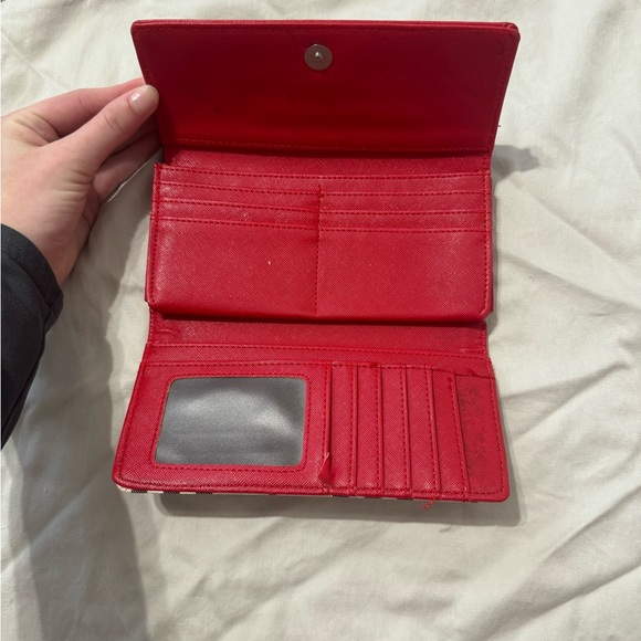 Burberry wallet a few stains! - Picture 3 of 3